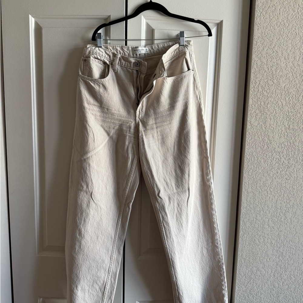 Abercrombie Loose high rise Beige Straight-Leg Jeans